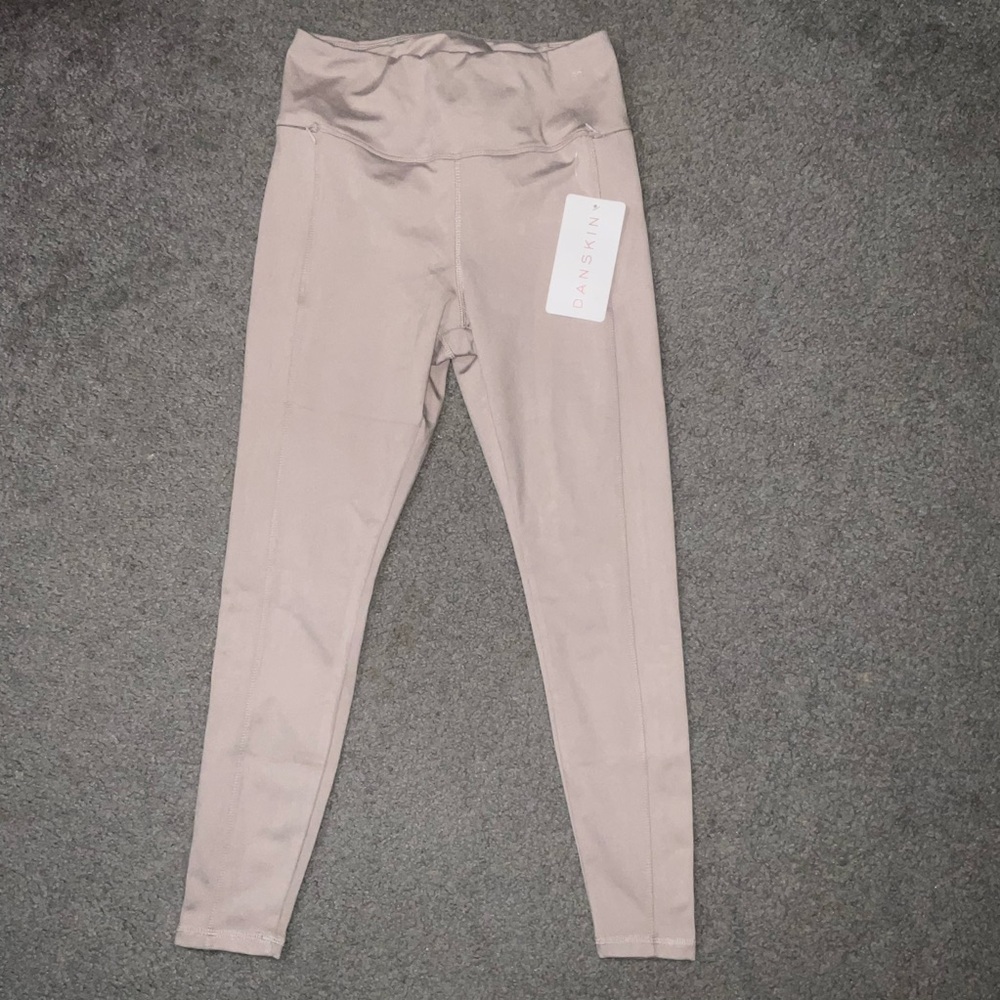 NWT Danskin Leggings size Medium